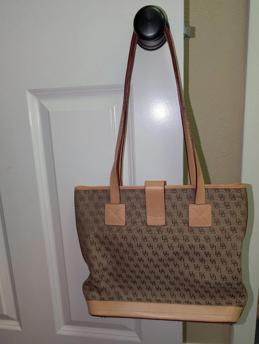 Dooney and Bourke tan tote purse